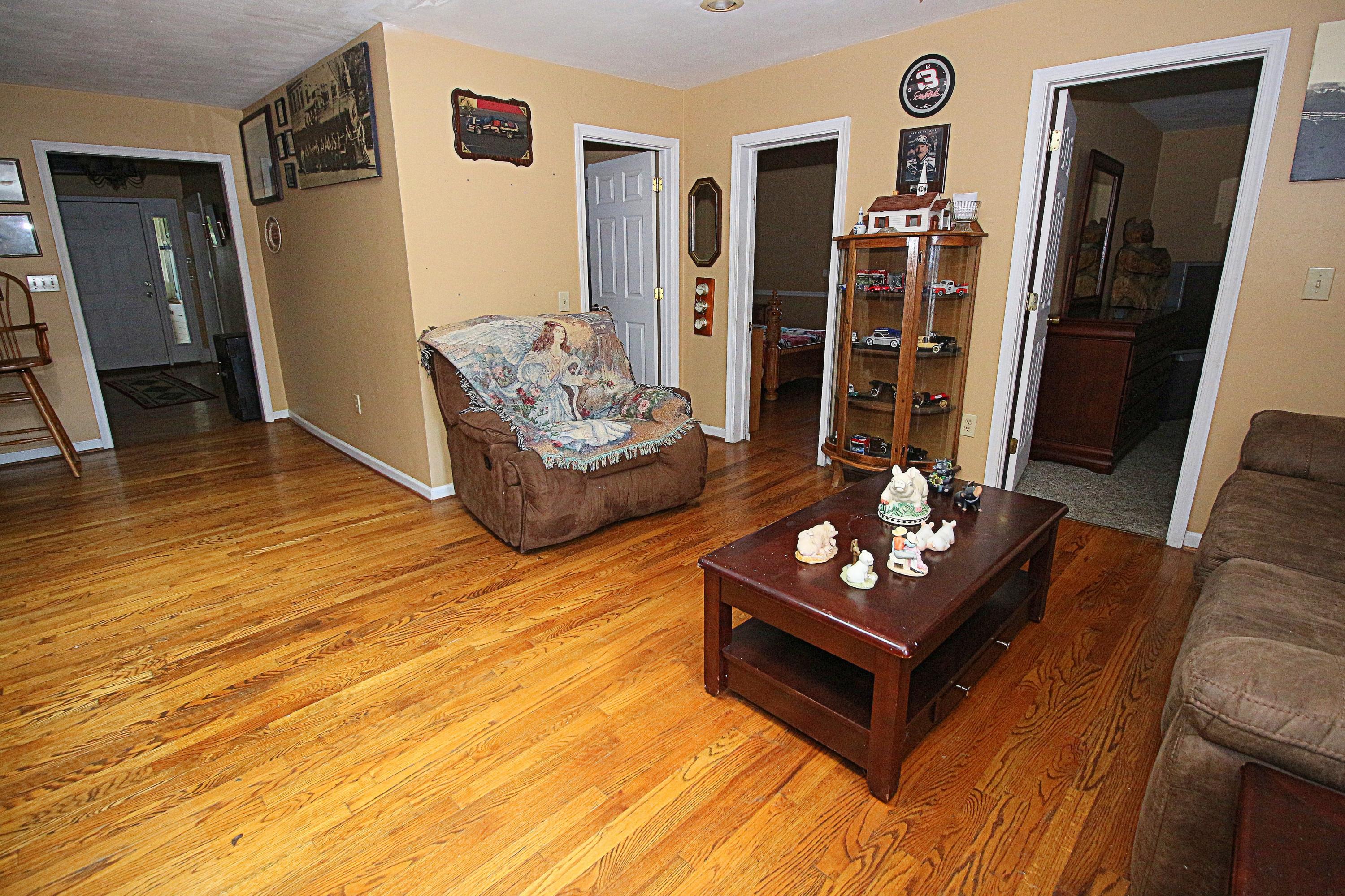 5028 Merriman Road Roanoke, VA 24018 - Photo 10 of 31 IMG_0217