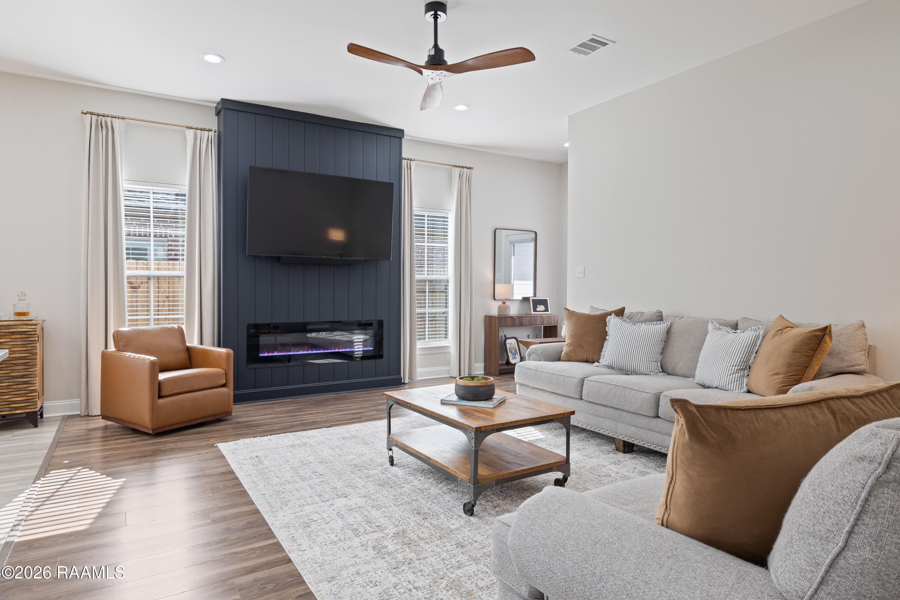 901 Russo Road New Iberia, LA 70563 - Photo 3 of 22 Living Room