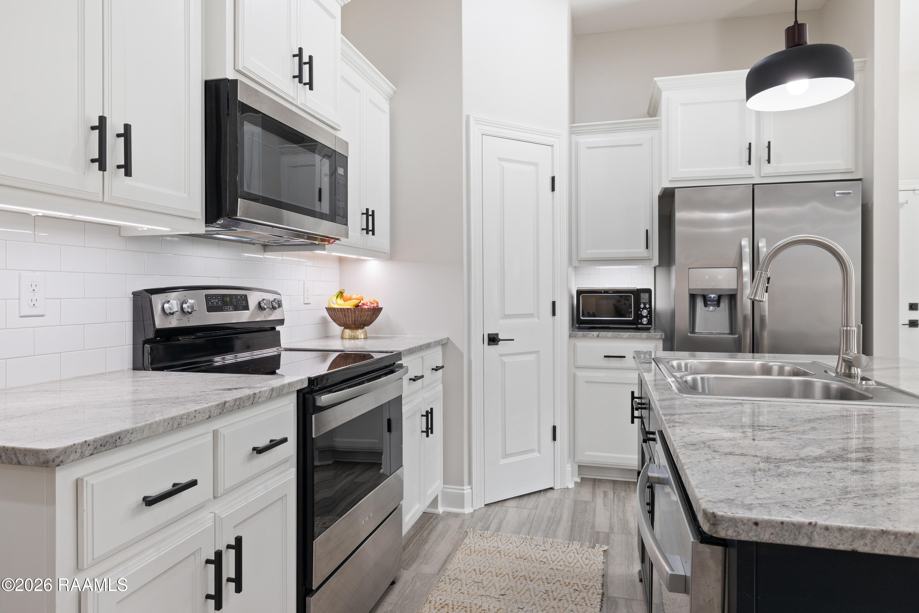 901 Russo Road New Iberia, LA 70563 - Photo 8 of 22 Kitchen