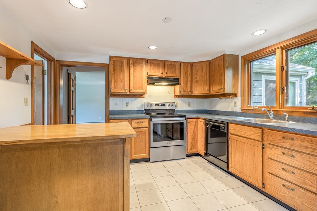 18 Lariviere Road Framingham, MA 01701 - Photo 8 of 19 Gallery Image 8