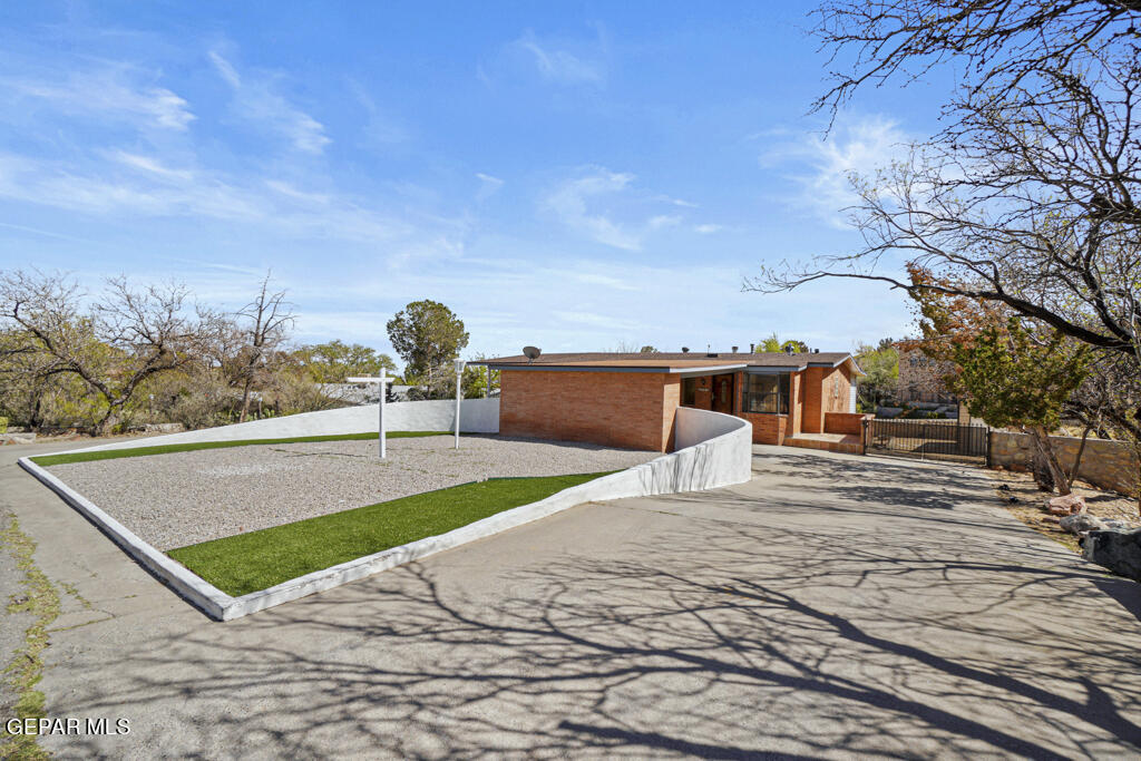 3004 Titanic Avenue, El Paso, TX 79904 Compass