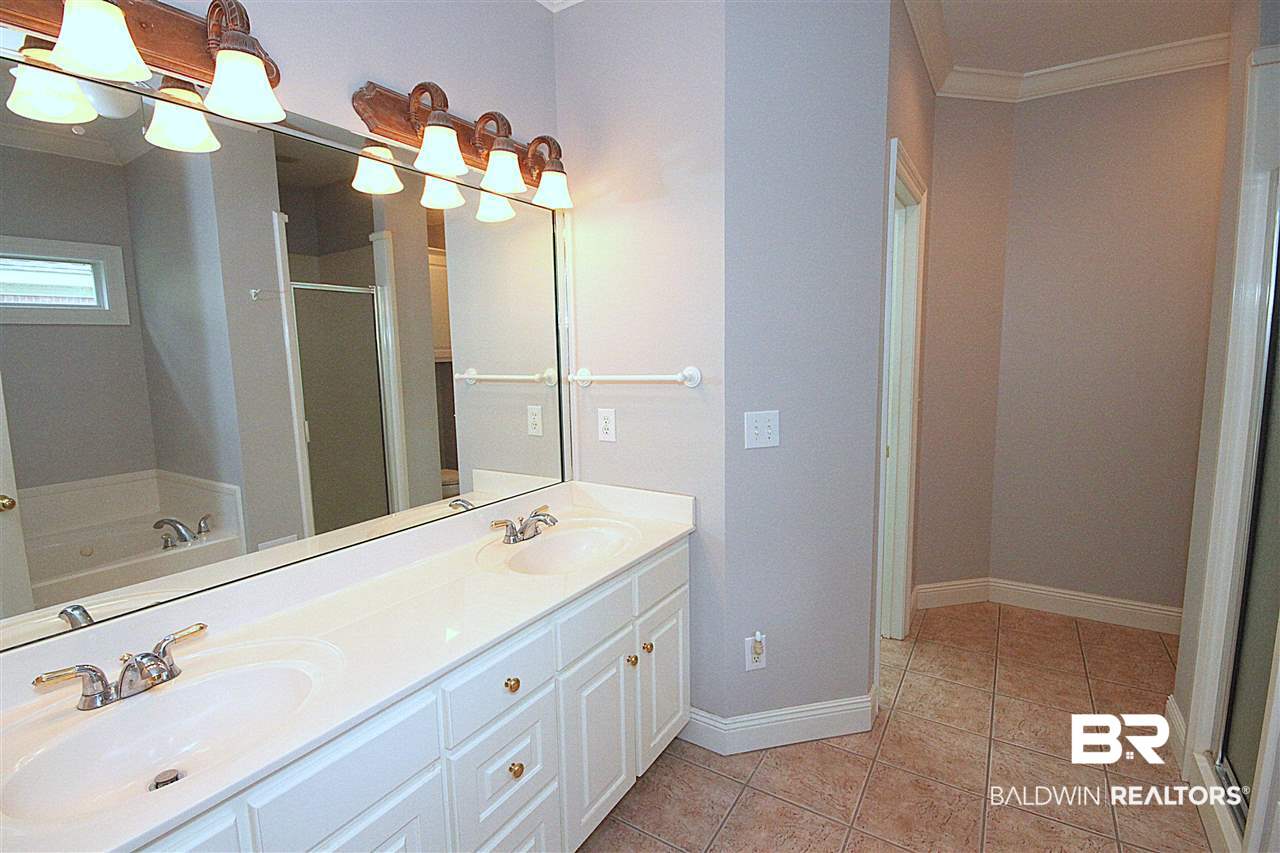 30283 Green Court Daphne, AL 36527 - Photo 23 of 40 Master Bedroom