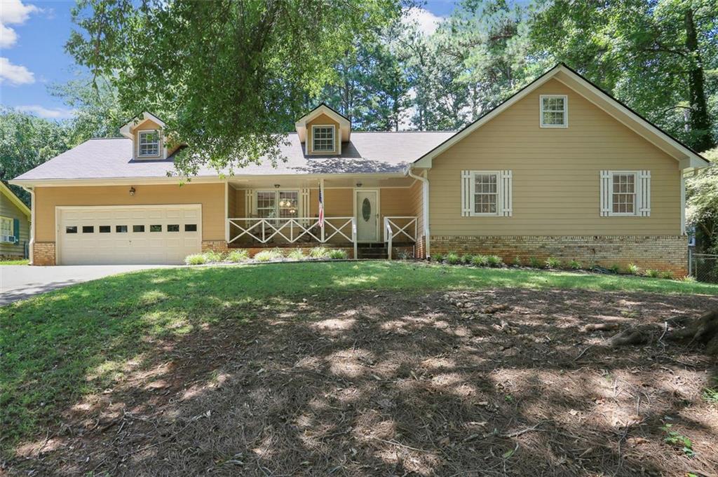 Welcome home to 2781 Kenwood Drive!  Hardiplank exterior, newer roof, new paint inside and out!