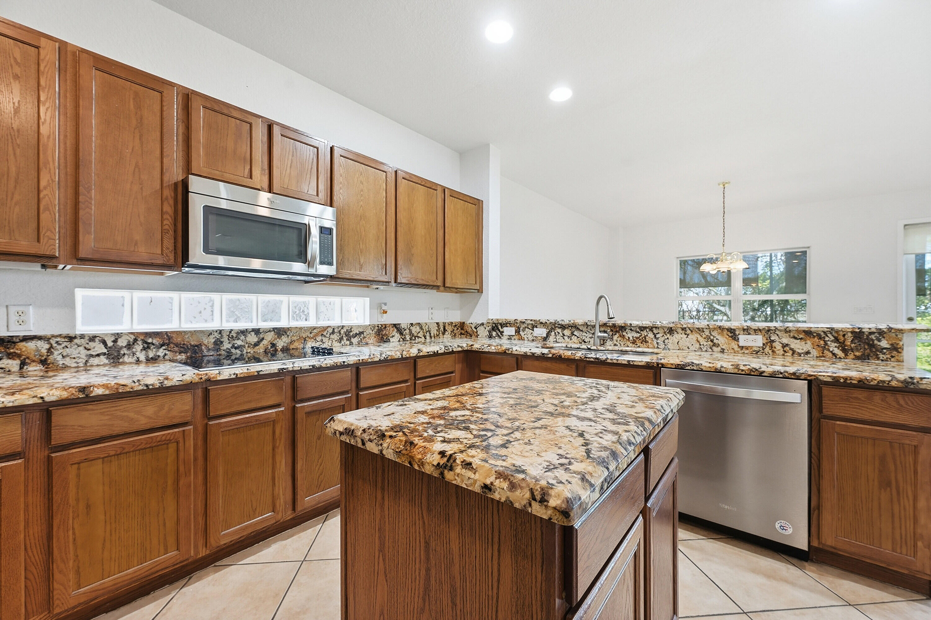 1275 Rose Gate Boulevard Riviera Beach, FL 33404 - Photo 12 of 45 12_dsc03359
