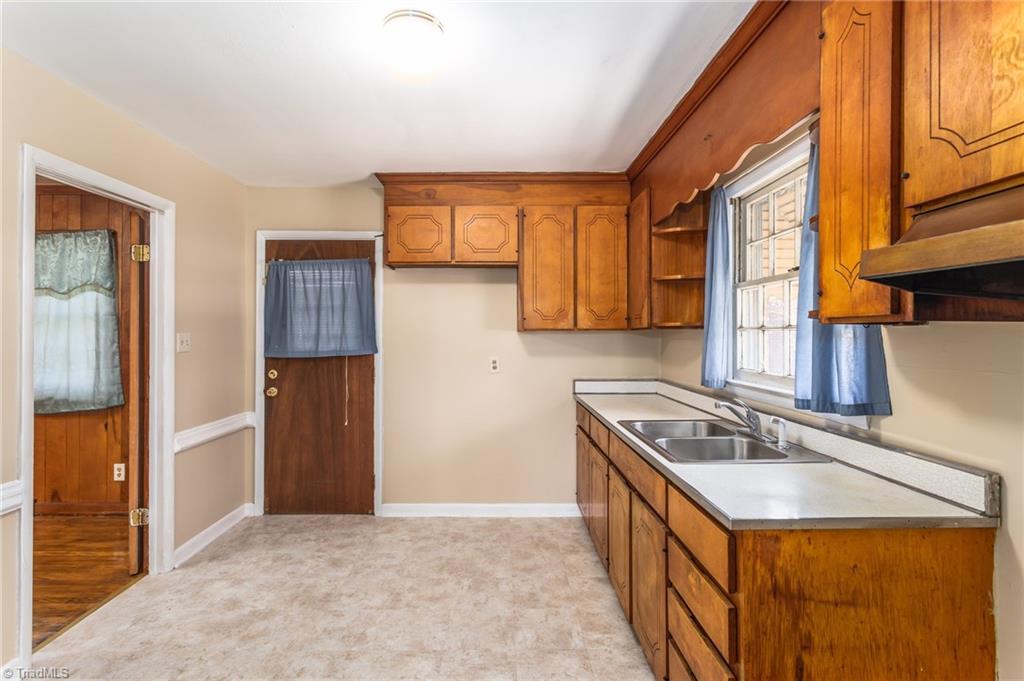 2002 Armhurst Road Greensboro, NC 27405 - Photo 9 of 25 Gallery Image 9