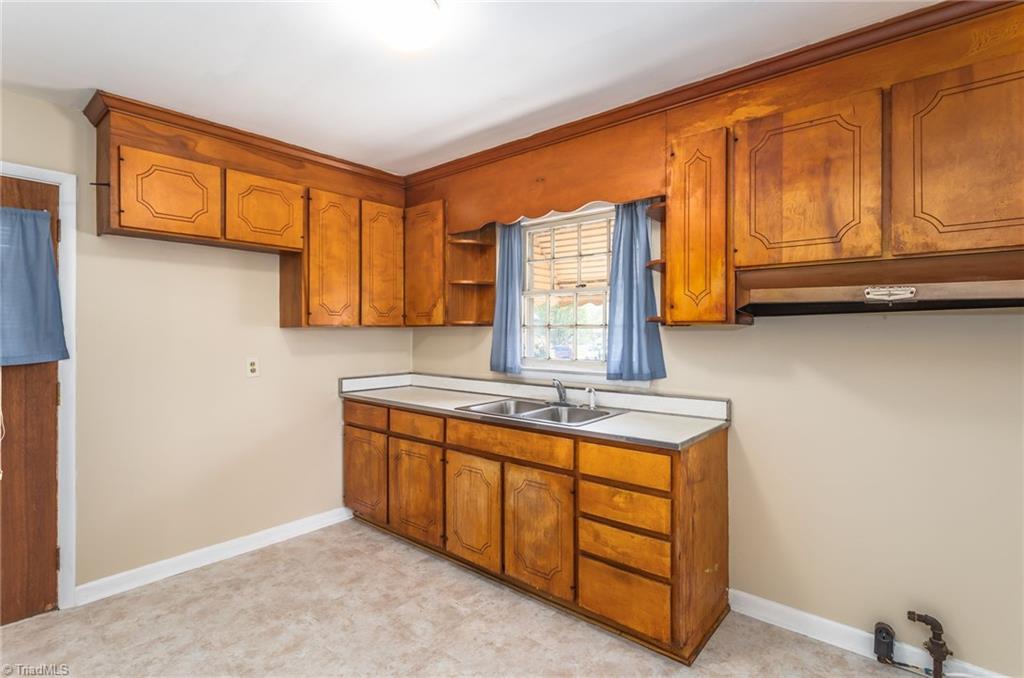 2002 Armhurst Road Greensboro, NC 27405 - Photo 10 of 25 Gallery Image 10