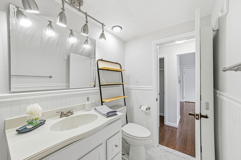 27 Arlington Road, Unit 13 Woburn, MA 01801 - Photo 14 of 20