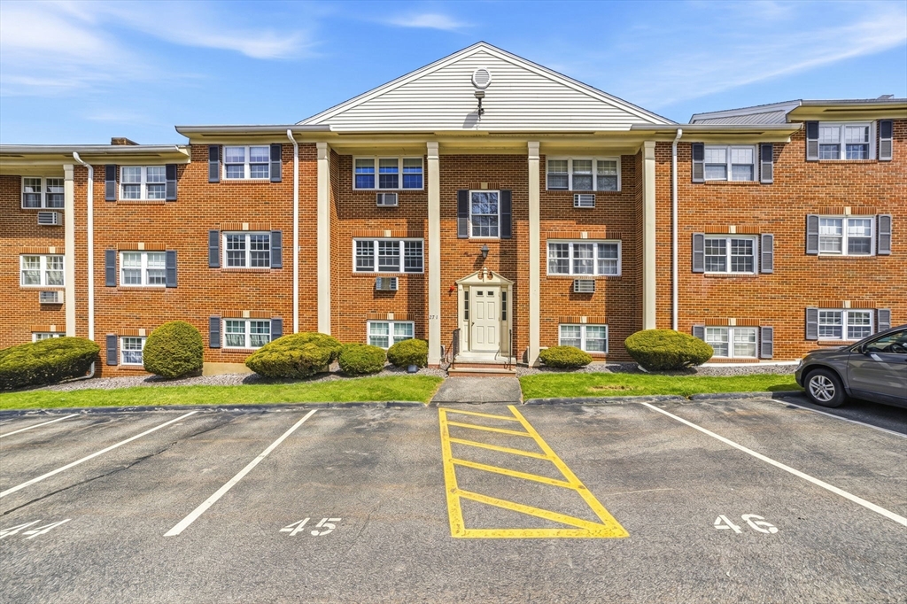 27 Arlington Road, Unit 13 Woburn, MA 01801 - Photo 15 of 20