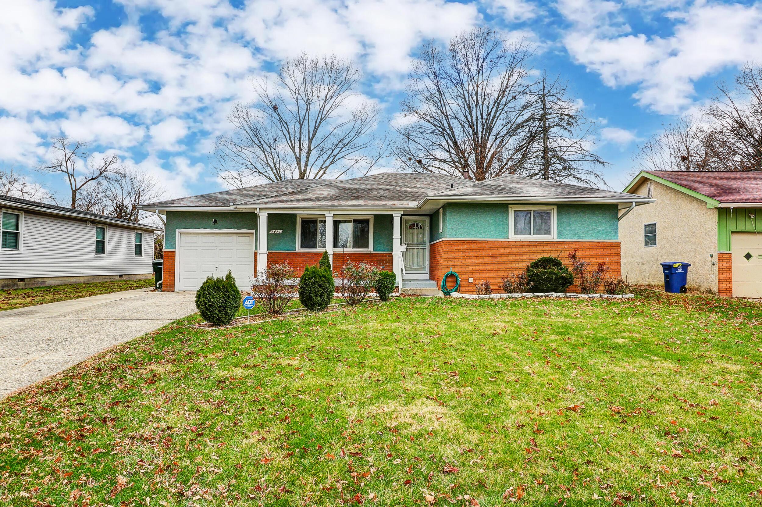 1411 Berkeley Road Columbus, OH 43206 - Photo 4 of 38 001