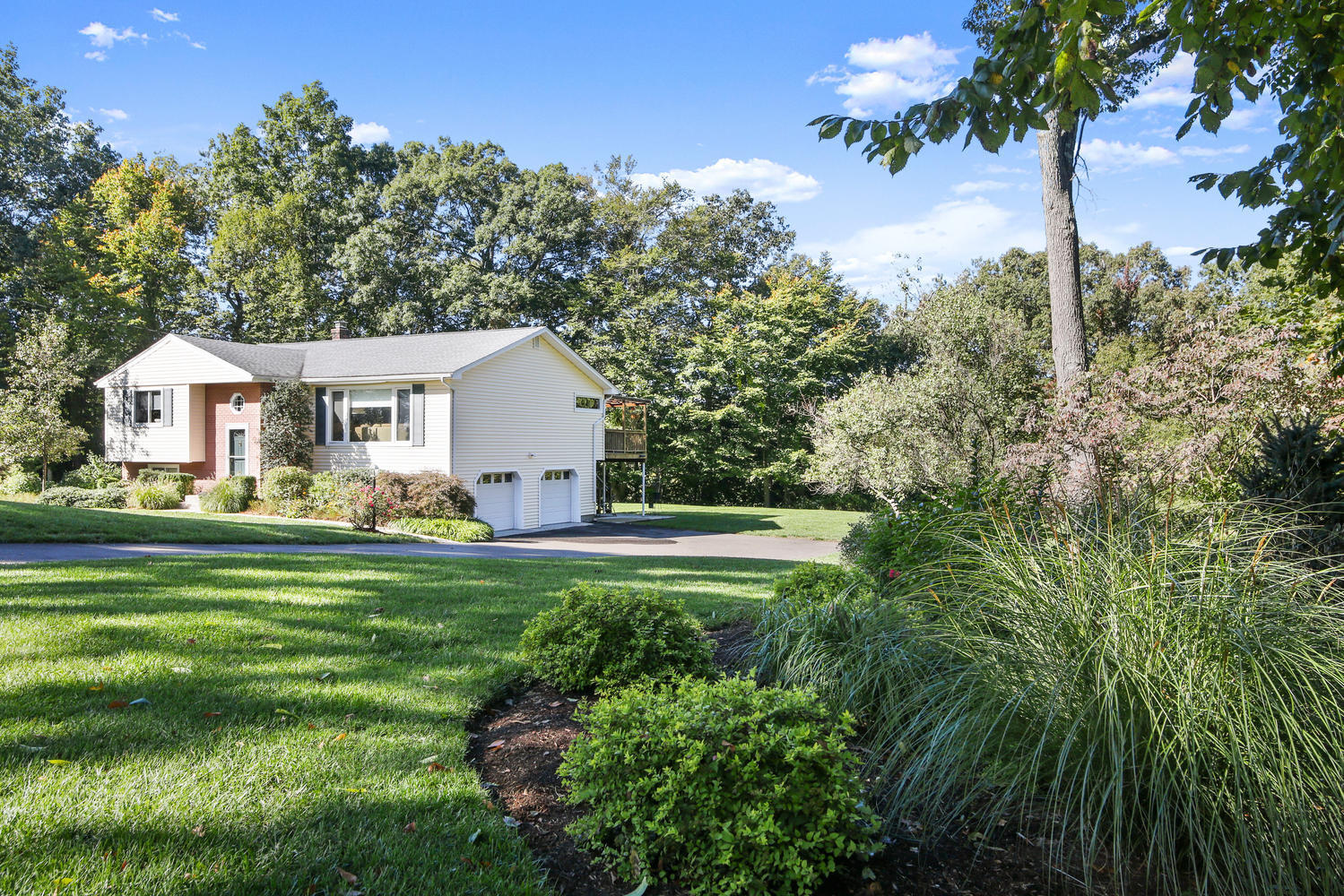 23 Rae Lane Norwalk, CT 06850 - Photo 20 of 24 23 Rae Ln Norwalk CT 06850 USA-large-017