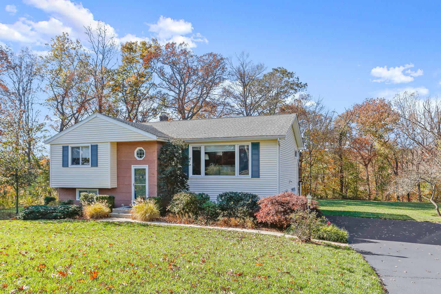 23 Rae Lane Norwalk, CT 06850 - Photo 21 of 24 23 Rae Ln Norwalk CT 06850 USA-large-020