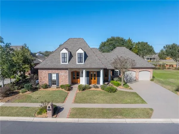 $685,000 | 102 Brahmwell Court, Lafayette, LA 70508