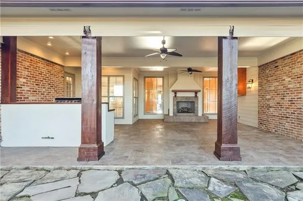 $685,000 | 102 Brahmwell Court, Lafayette, LA 70508