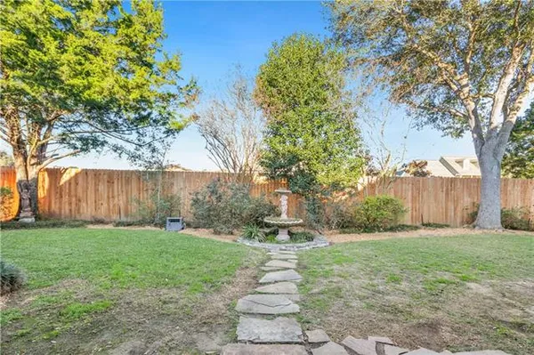 $685,000 | 102 Brahmwell Court, Lafayette, LA 70508