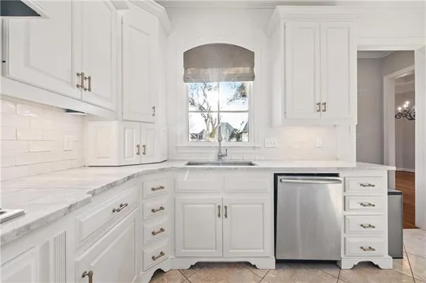 $685,000 | 102 Brahmwell Court, Lafayette, LA 70508