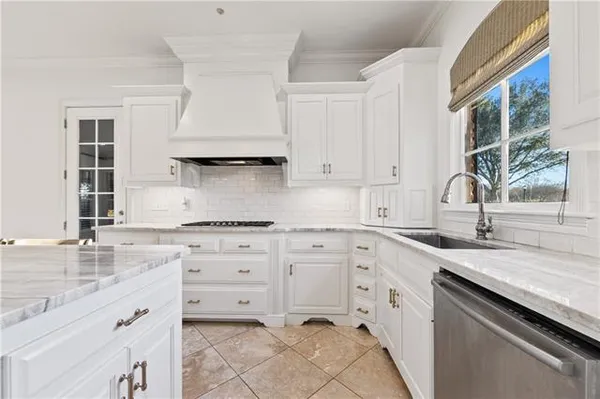 $685,000 | 102 Brahmwell Court, Lafayette, LA 70508