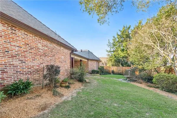 $685,000 | 102 Brahmwell Court, Lafayette, LA 70508