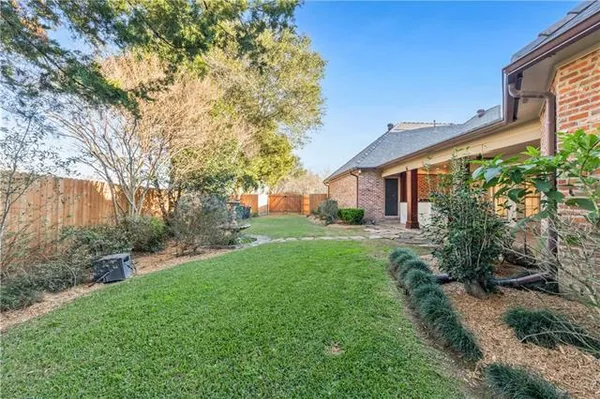 $685,000 | 102 Brahmwell Court, Lafayette, LA 70508