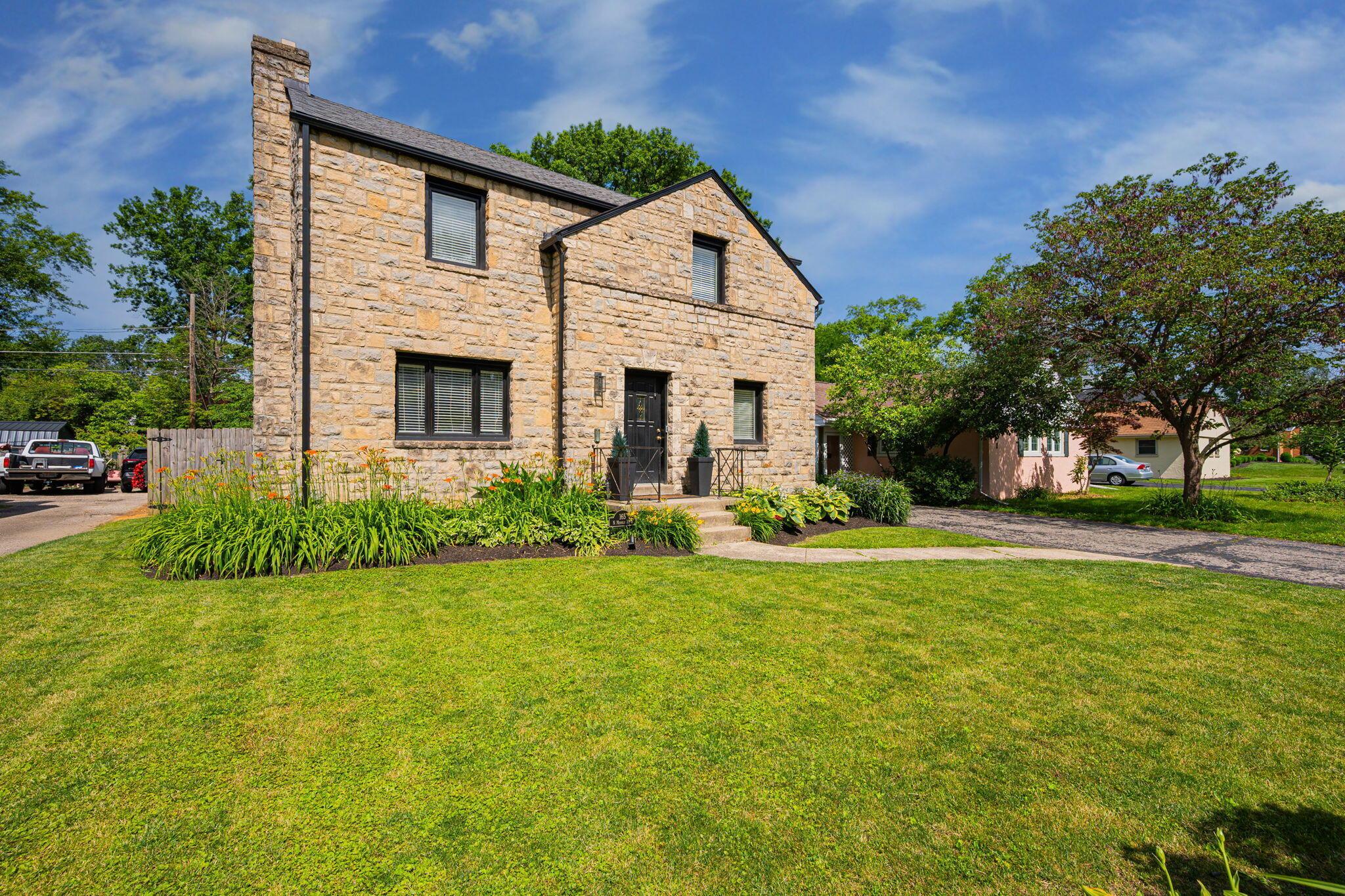 165 North Merkle Road Columbus, OH 43209 - Photo 2 of 46