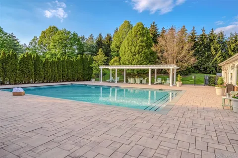 $2,198,000 | 11 Belvedere Court, Manhasset, NY 11030