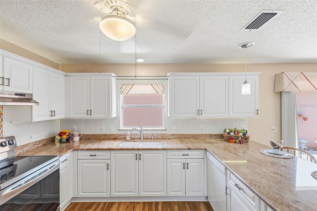 867 Oviedo Road Lady Lake, FL 32159 - Photo 5 of 35