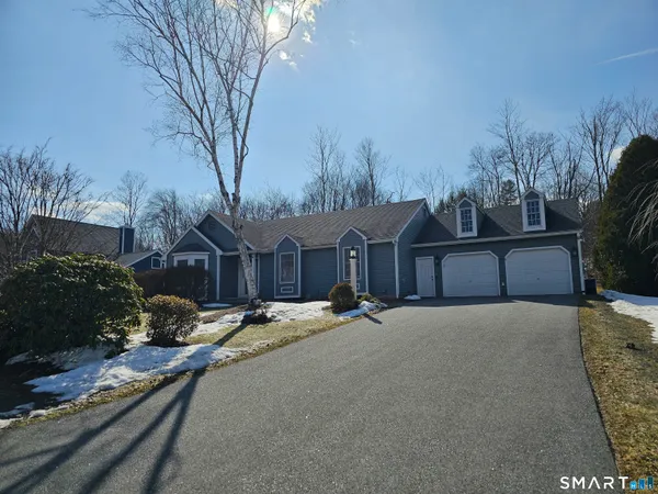 $439,900 | 129 Oakbrook Lane, Torrington, CT 06790