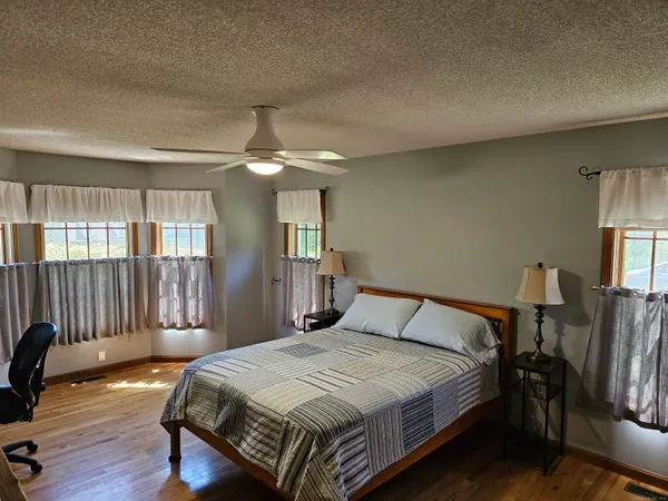 $439,900 | 129 Oakbrook Lane, Torrington, CT 06790