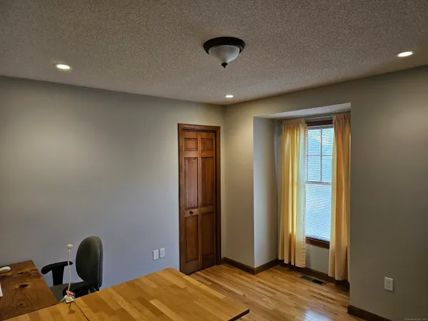$439,900 | 129 Oakbrook Lane, Torrington, CT 06790