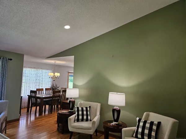 $439,900 | 129 Oakbrook Lane, Torrington, CT 06790