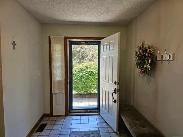 $439,900 | 129 Oakbrook Lane, Torrington, CT 06790