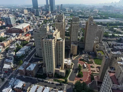 $560,000 | 4 Beacon Way, Unit 303, Jersey City, NJ 07304