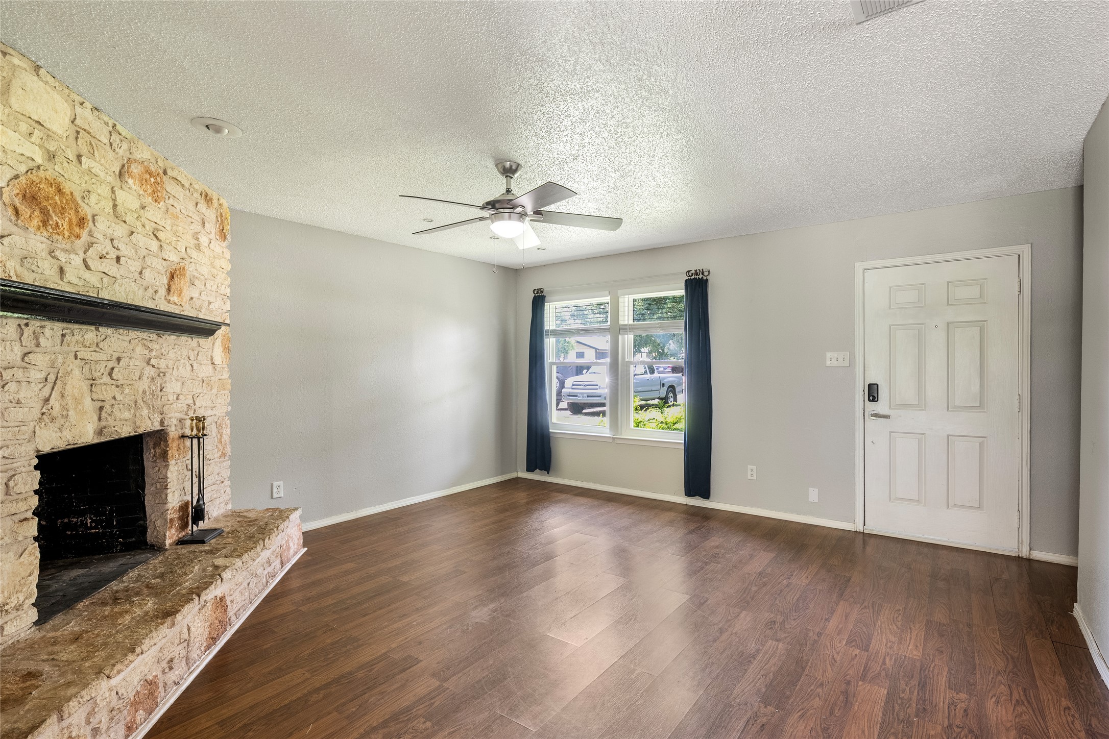 1153 Brookswood Avenue Austin, TX 78721 - Photo 3 of 25