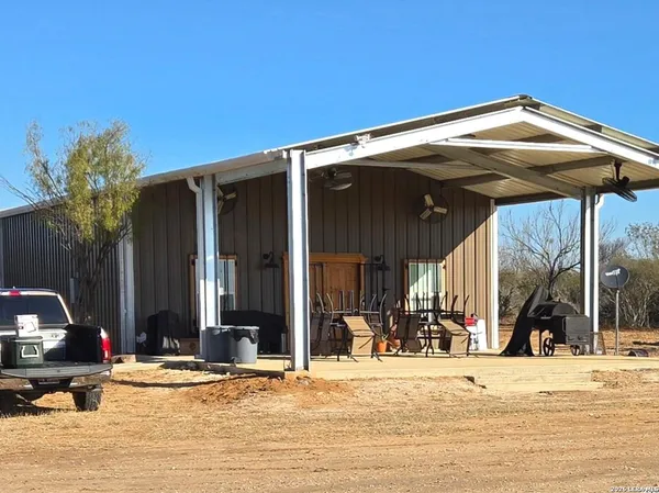 $2,248,000 | 1297 Farm To Market Road 1433, Carrizo Springs, TX 78834