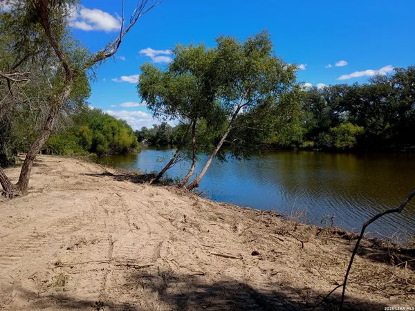 $2,248,000 | 1297 Farm To Market Road 1433, Carrizo Springs, TX 78834