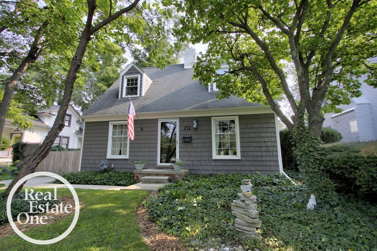 212 Moross Road Grosse Pointe Farms, MI 48236 - Photo 1 of 47
