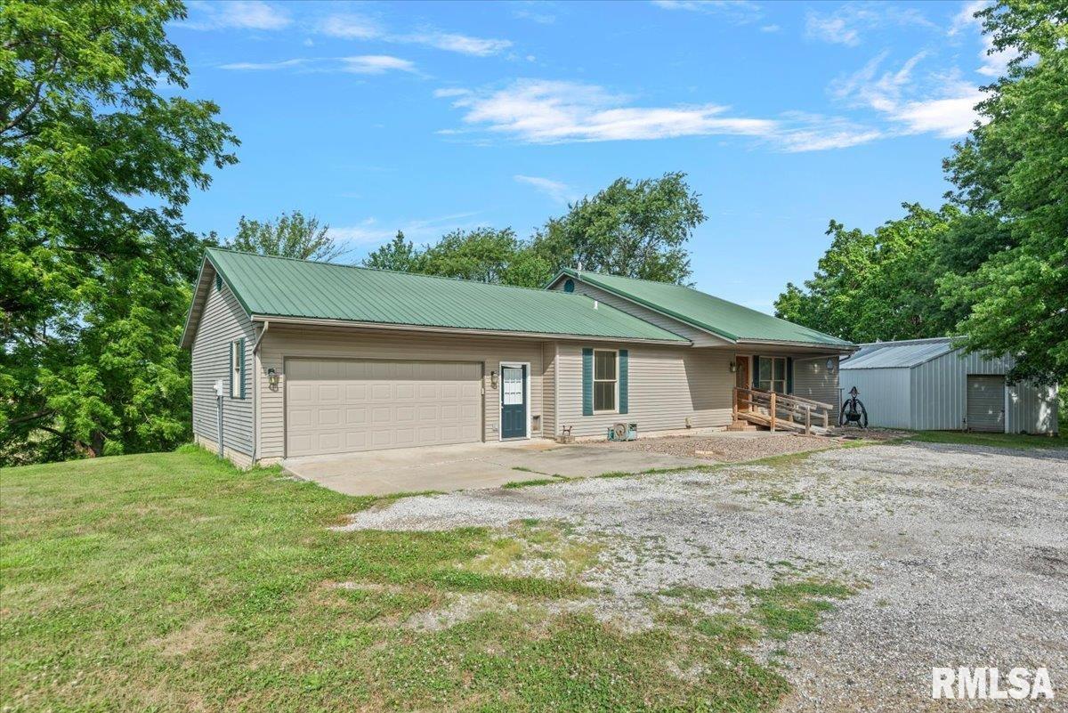 1997 New Lake Road Jacksonville, IL 62650 - Photo 3 of 39