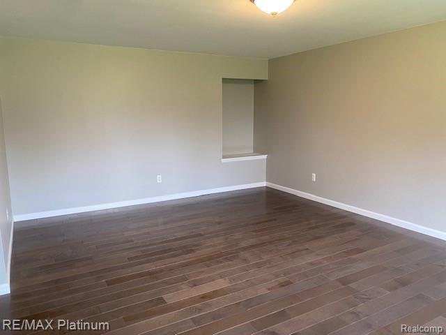 300 East Barron Road Howell, MI 48855 - Photo 6 of 20 Livingroom