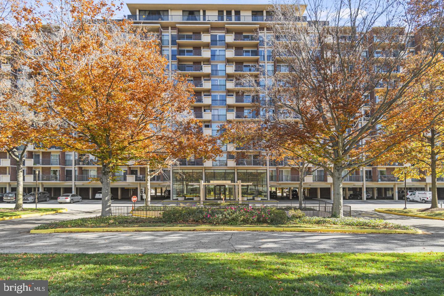 1300 Army Navy Drive, Unit 104 Arlington, VA 22202 - Photo 17 of 19 a view of a building with a outdoor space