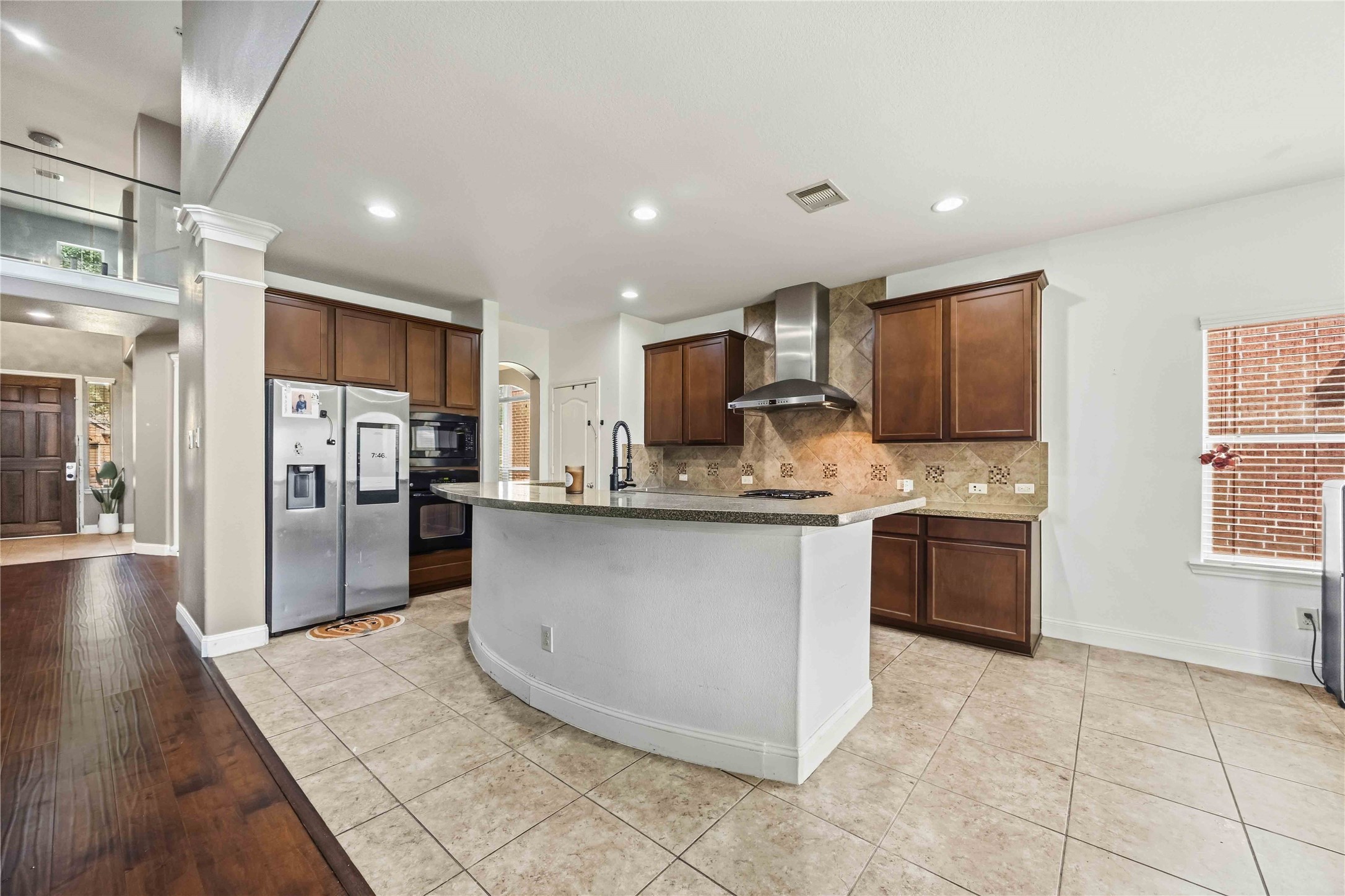 2522 Crystal Shore Drive Rosharon, TX 77583 - Photo 9 of 29 Gallery Image 9