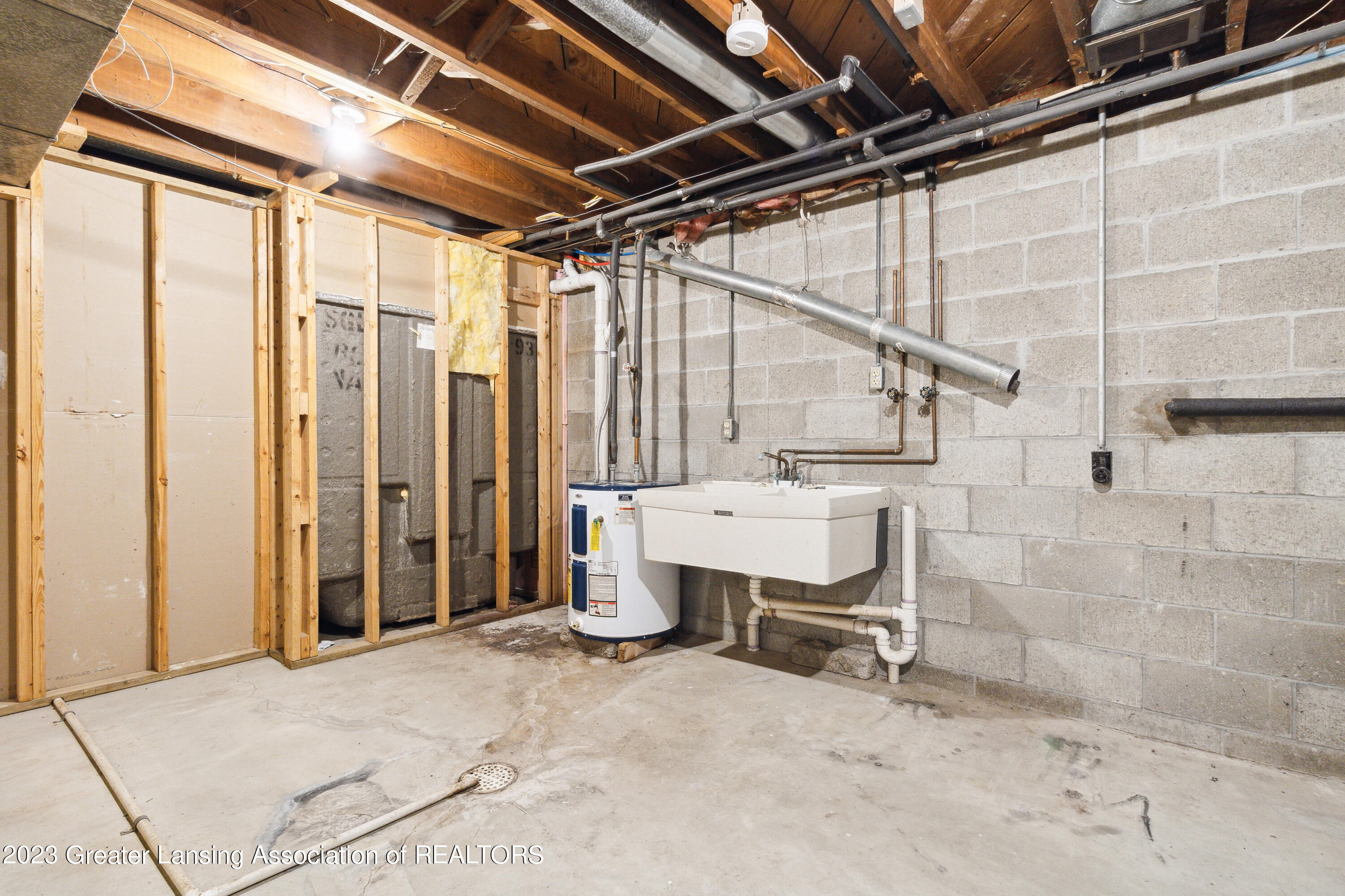 1465 Harper Road Mason, MI 48854 - Photo 32 of 41 25-1465-Harper-Rd-Mason-MI-48854-WindowS