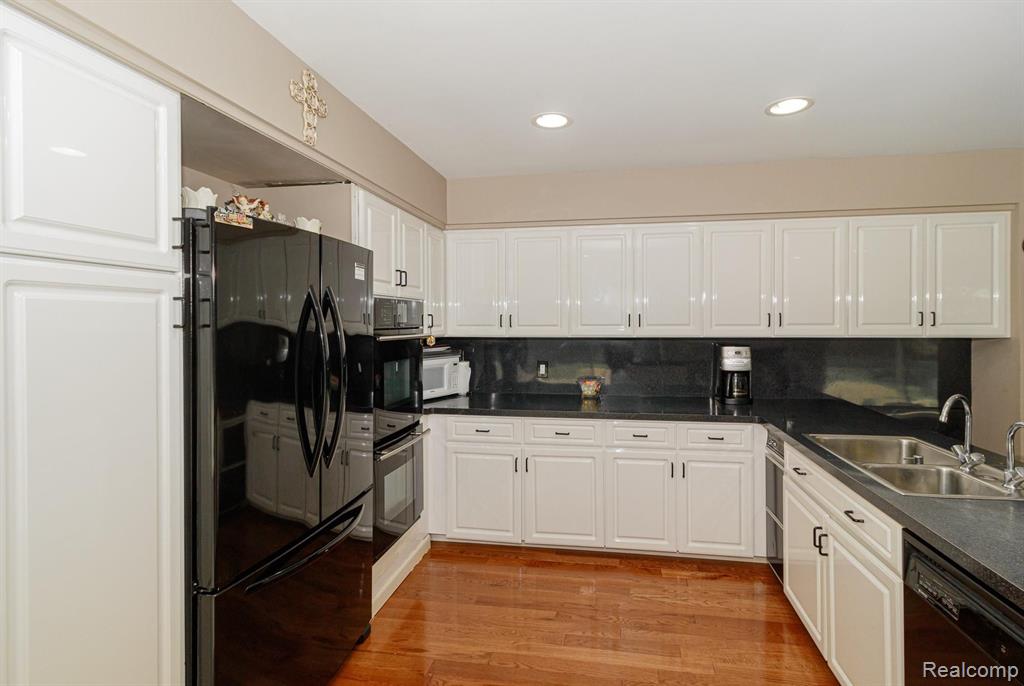 71 Montmorency Road Rochester Hills, MI 48307 - Photo 11 of 29