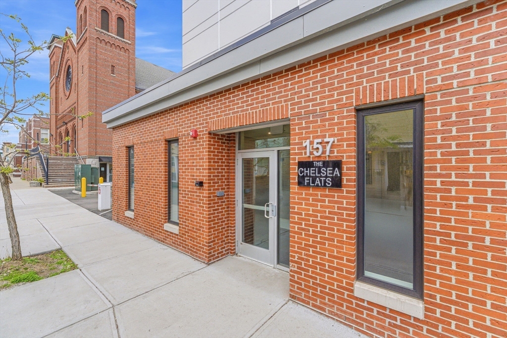 157 Chestnut Street, Unit 203 Chelsea, MA 02150 - Photo 29 of 31