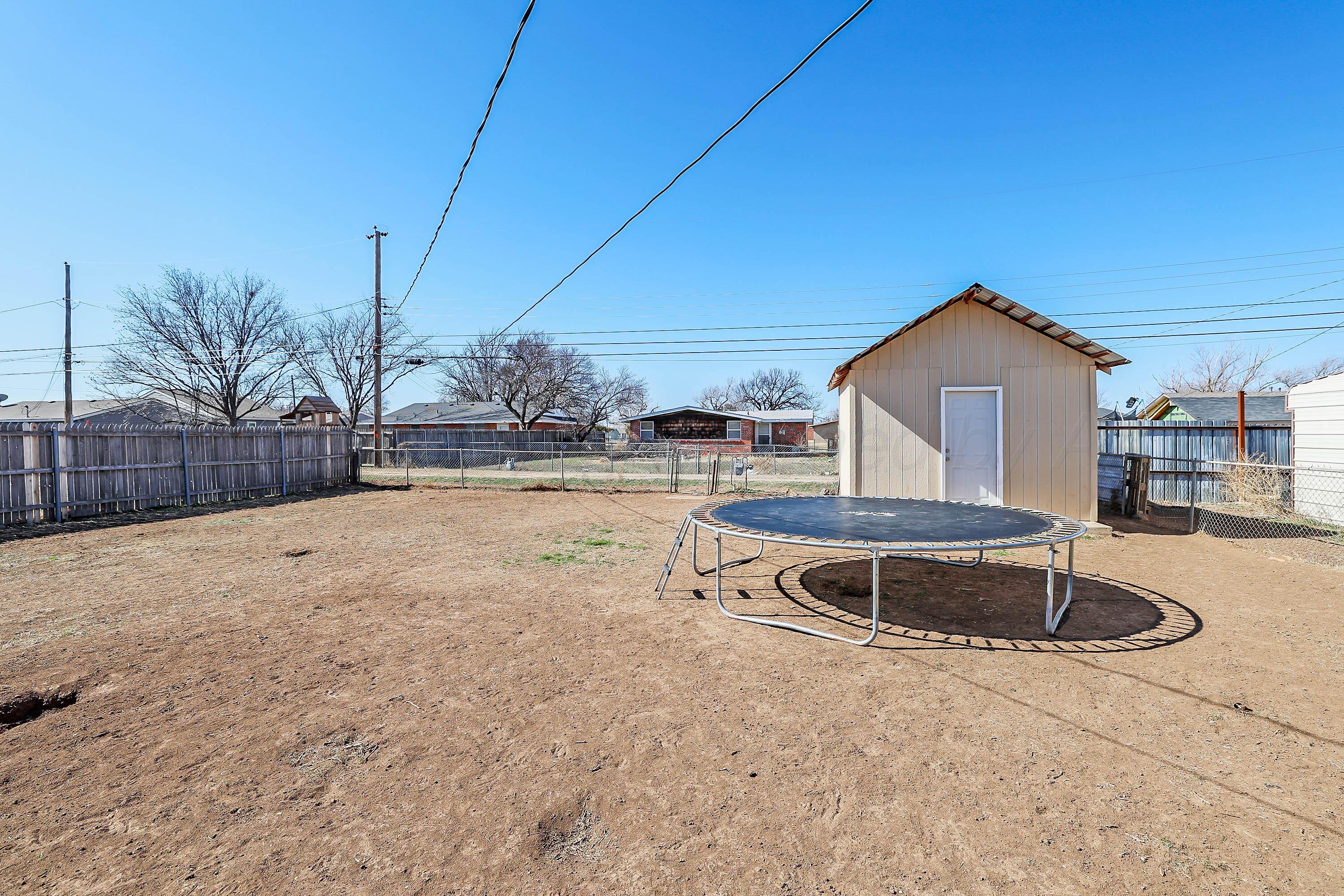 1036 Stuart Drive Amarillo, TX 79104 - Photo 17 of 20 17-Backyard