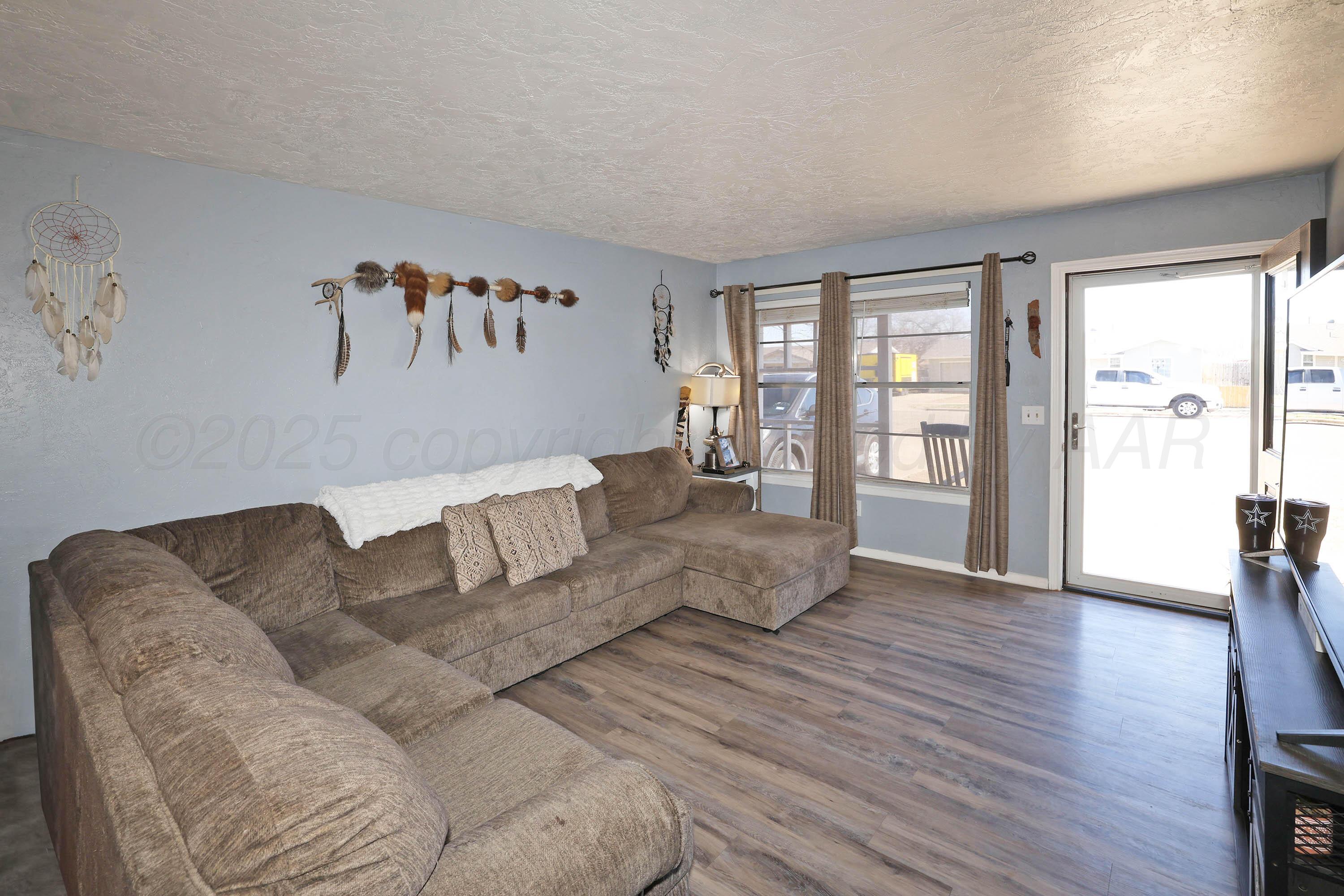 1036 Stuart Drive Amarillo, TX 79104 - Photo 2 of 20 4-Living Area