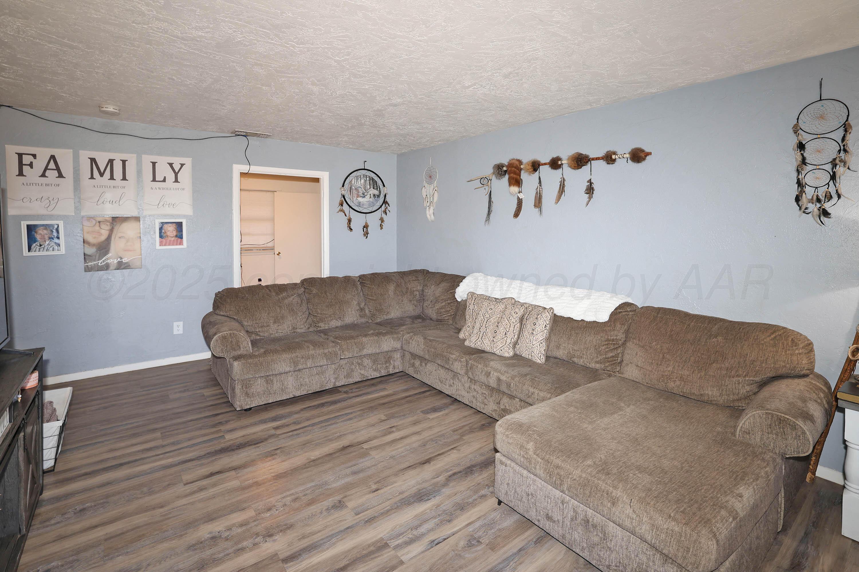 1036 Stuart Drive Amarillo, TX 79104 - Photo 8 of 20 3-Living Area