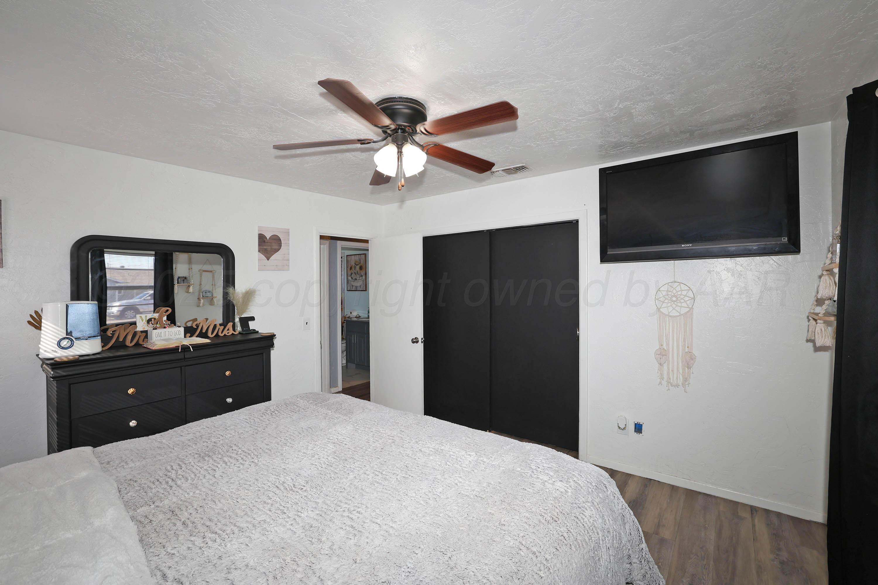 1036 Stuart Drive Amarillo, TX 79104 - Photo 10 of 20 9-Primary Bedroom