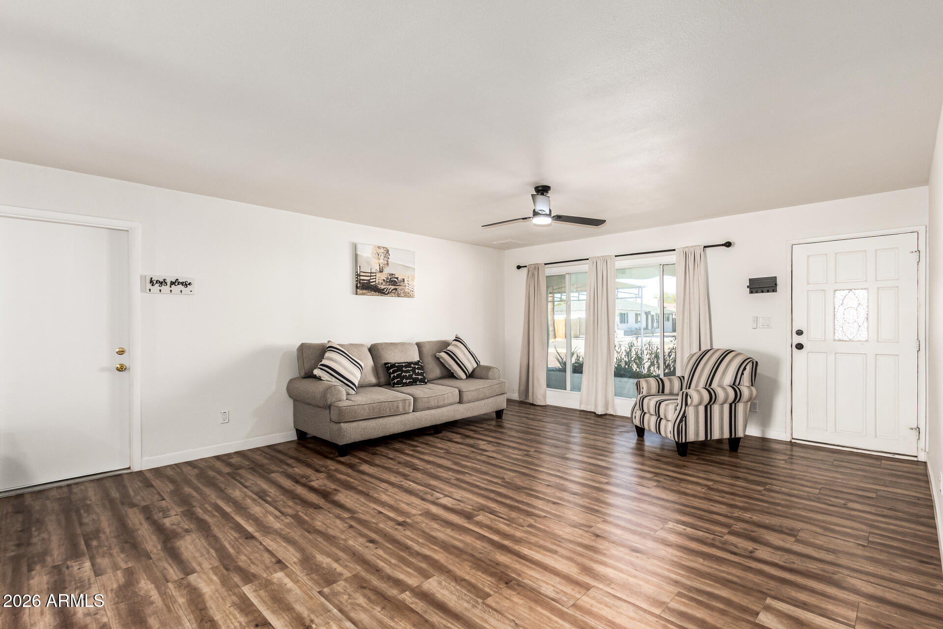 1609 West Mission Lane Phoenix, AZ 85021 - Photo 12 of 36 a living room with furniture and a table