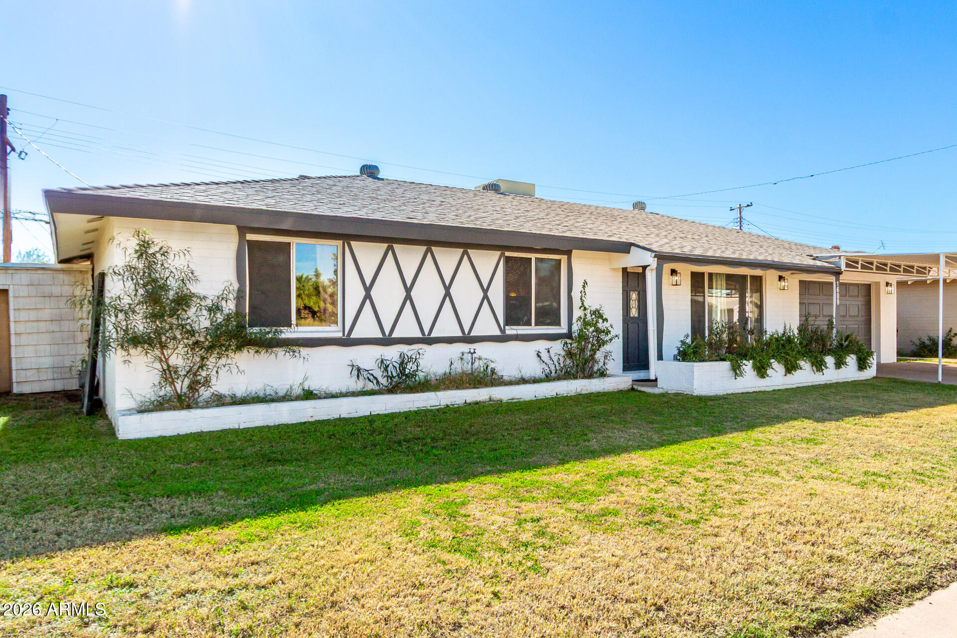 1609 West Mission Lane Phoenix, AZ 85021 - Photo 34 of 36 a view of a porch with a garden