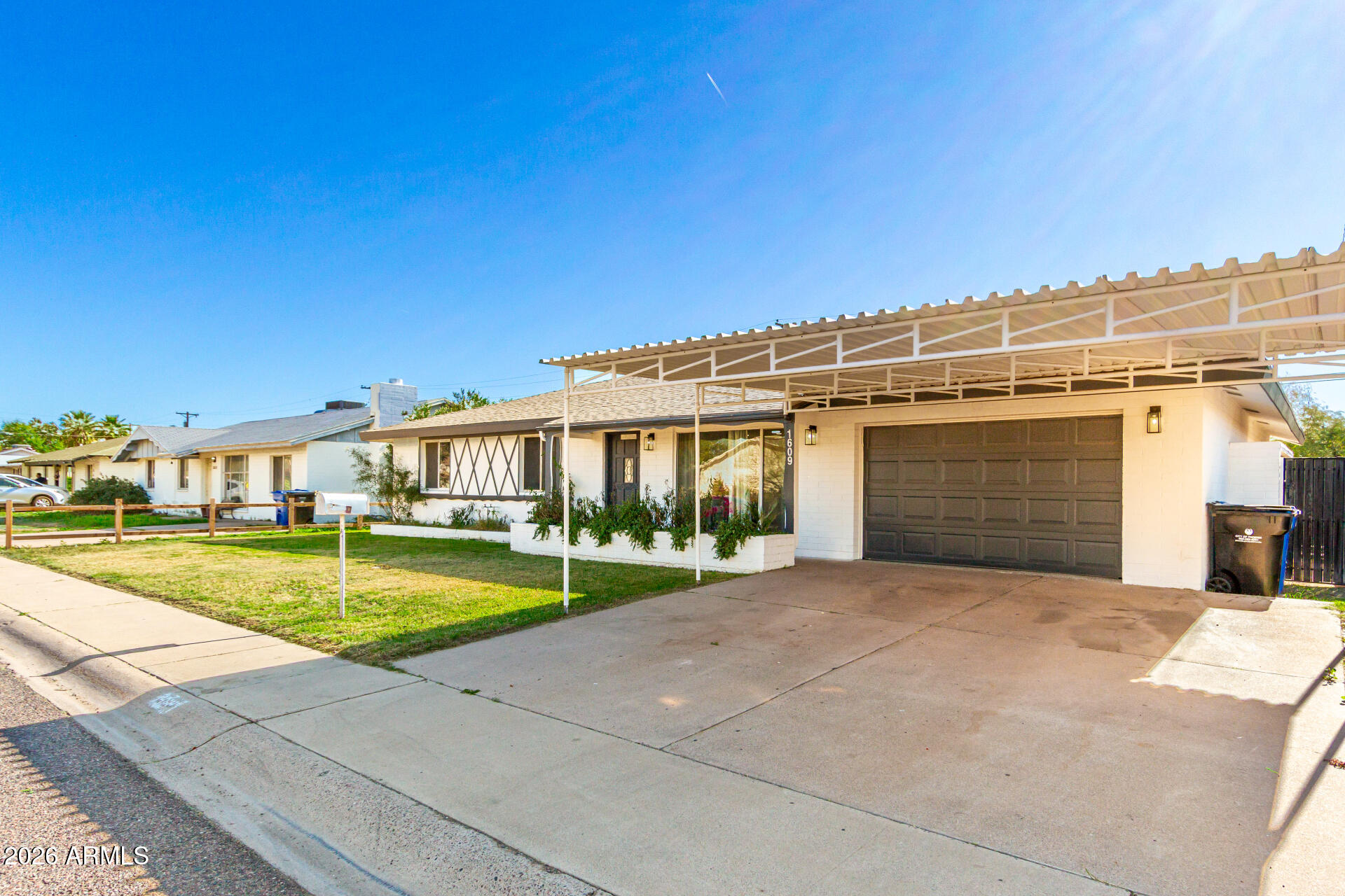 1609 West Mission Lane Phoenix, AZ 85021 - Photo 6 of 36 a view of a house with a swimming pool