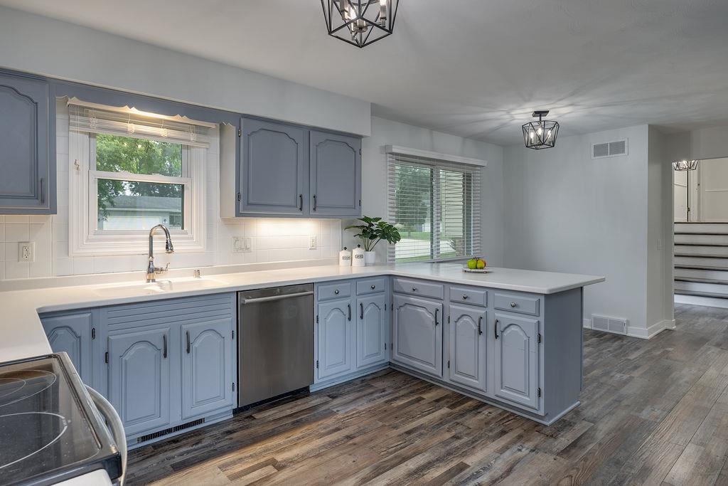305 Raymond Road Waunakee, WI 53597 - Photo 10 of 44 Gallery Image 10
